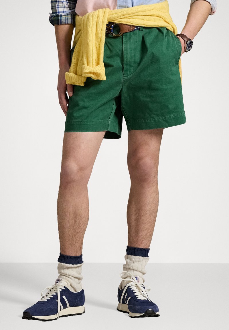 Polo Ralph Lauren - CORMAC CLASSIC FIT CHINO SHORT UNISEX - Shorts - kelly green, Ampliar
