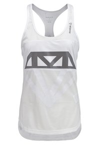 Débardeur de sport blanc, fabriqué en tissu en maille. Présente un grand design géométrique gris sur le devant, avec un dos nageur et le logo Reebok.