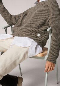 comma casual identity Sweter