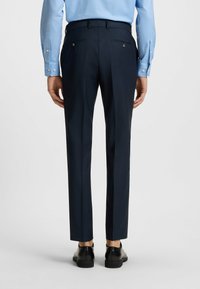 Marineblaues Anzughose im maßgeschneiderten Schnitt, mit einem dezenten Karomuster, zwei Gesäßtaschen mit Knöpfen und einer Bügelfalte vorne.