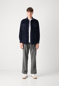 Tommy Hilfiger OVERSHIRT - Lichte jas - desert sky