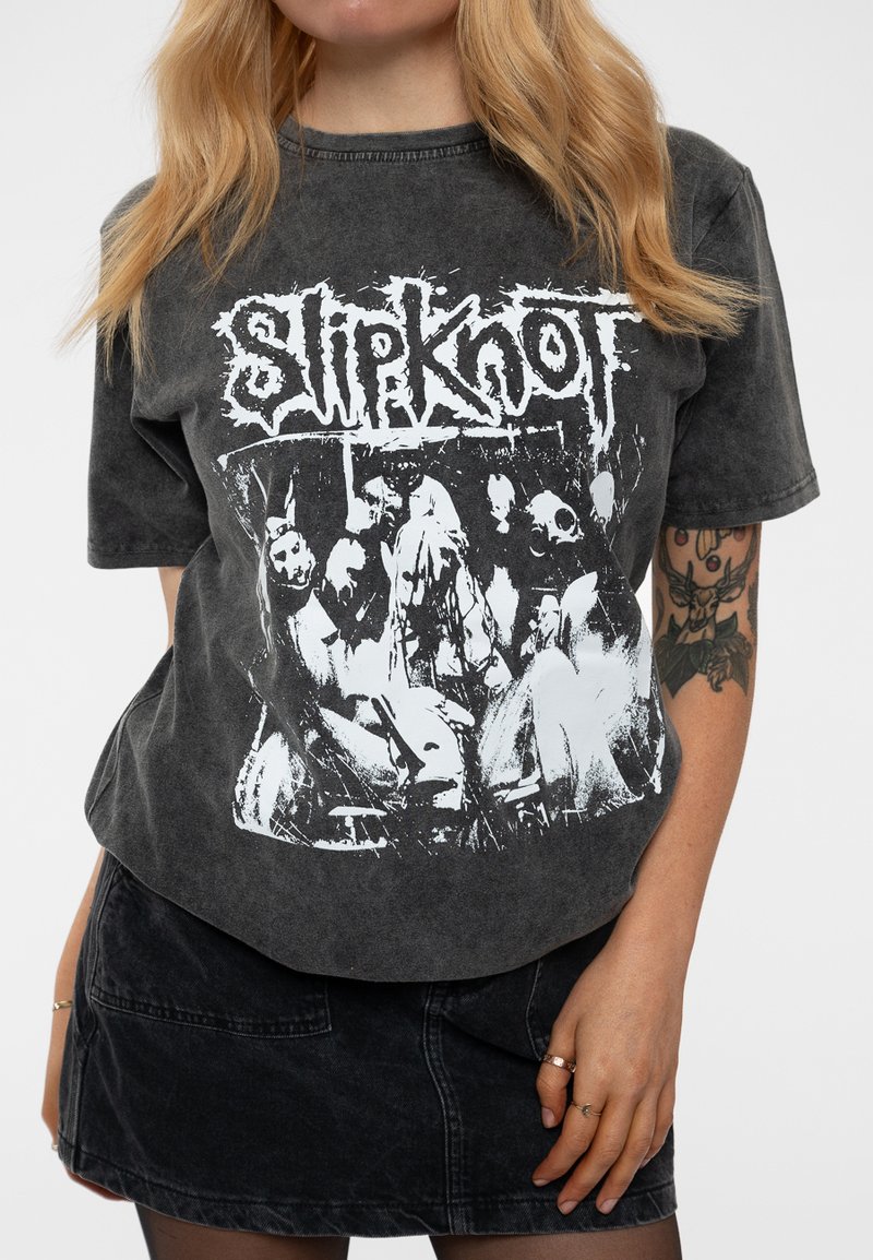 Dark gray cotton T-shirt featuring a large white Slipknot graphic with band imagery. Loose fit, round neck, short sleeves, and soft texture.