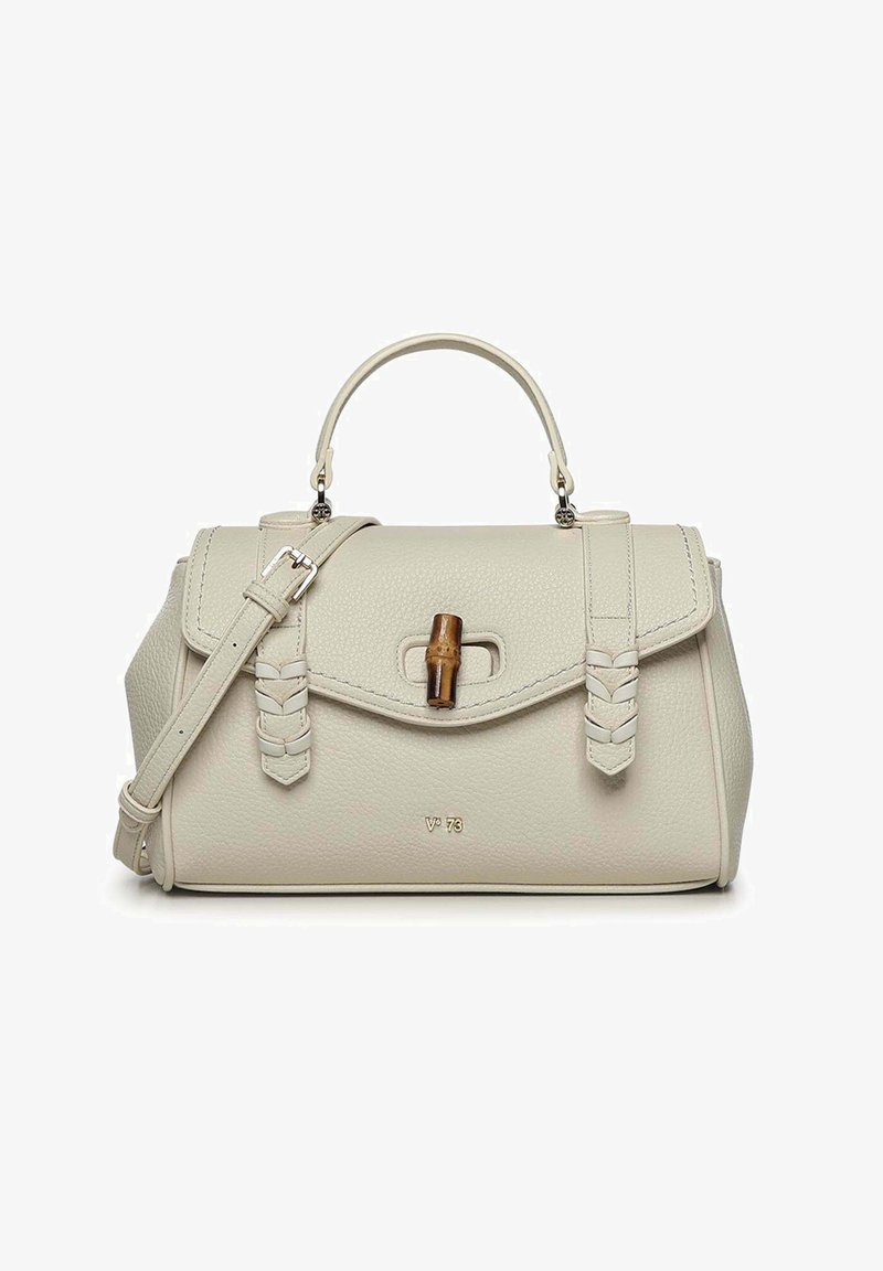 Beige leren handtas met handgreep aan de bovenkant, verstelbare schouderriem, houten sluiting, geweven riemdetails en klein goudkleurig "V 73" logo aan de voorkant.