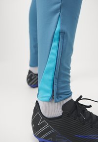 Nike Performance STRIKE PANT - Treniņtērpa apakšdaļas - aegean storm/white