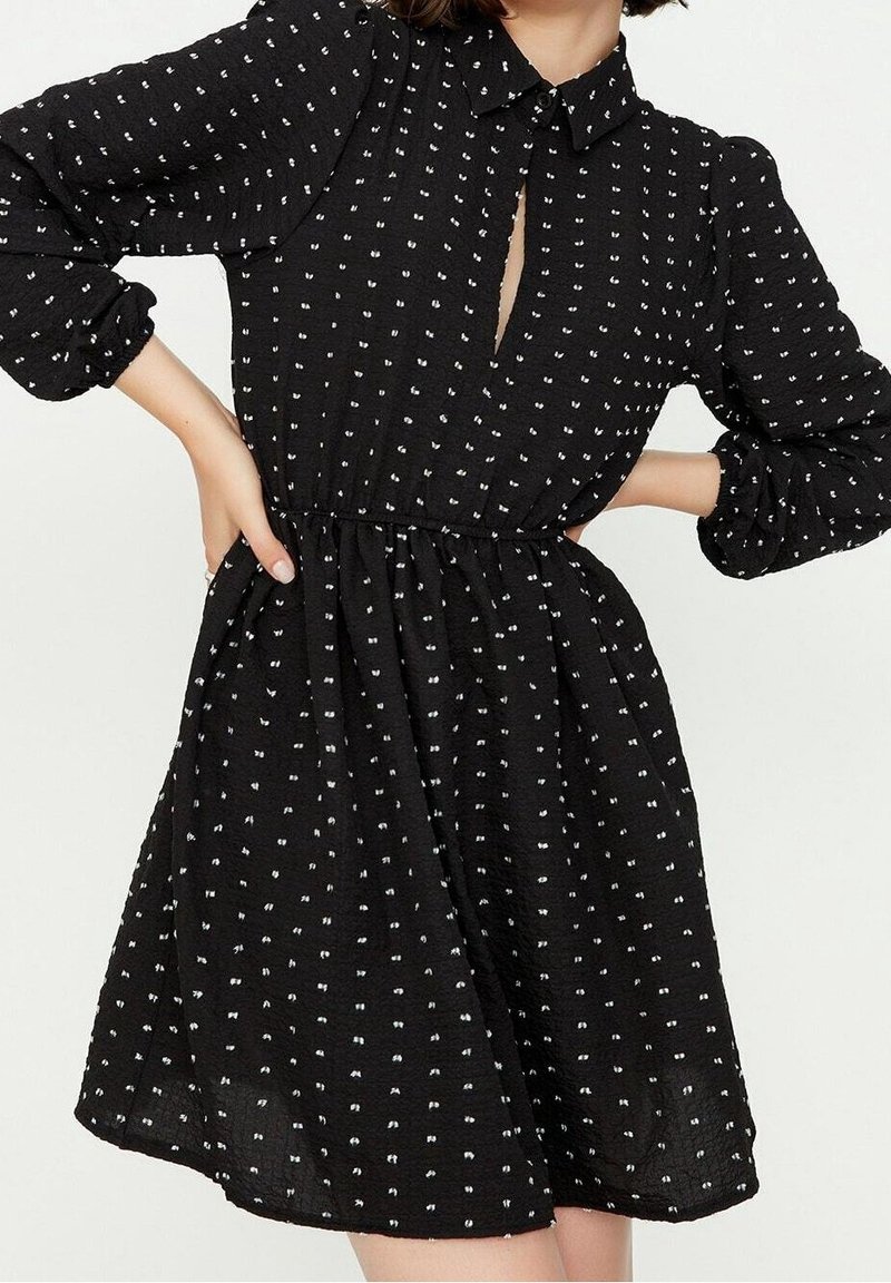 Trendyol Robe chemise - black