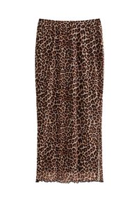 Midi sukně s leopardím potiskem vyrobená z jemného materiálu, s přiléhavým střihem a vlnkovým lemem. Barvy zahrnují světle hnědou, tmavě hnědou a černou.