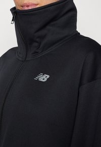New Balance PERFORMANCE FULL ZIP - Majica s kapuljačom i patentnim zatvaračem - black