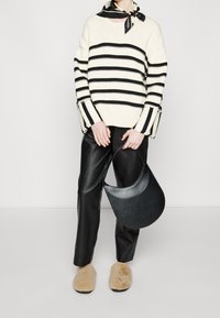 House of Dagmar Sweter