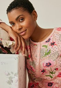 Cath Kidston HENLEY - REGULAR FIT SET - Pidžamas - pink floral print