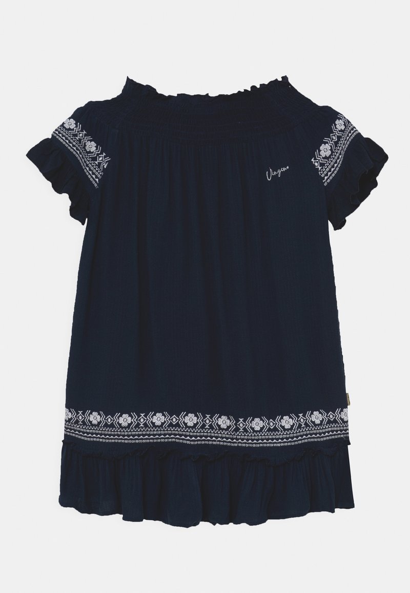 Granatowa sukienka dla dziewczynek z karbowanym dekoltem, falbankowymi rękawami i dołem, białą kwiatową haftą na rękawach i dole oraz małym białym logo w formie napisu.