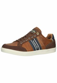Braune Leder-Sneaker mit Wildlederakzenten, ausgestattet mit blauen und weißen Streifen, perforierten Seiten und einer weißen Gummisohle.