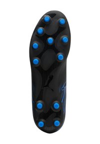 Sola di scarpini da calcio nera con tacchetti blu, caratterizzata da una superficie testurizzata e un logo prominente. Il design enfatizza la trazione per l'uso sul campo.