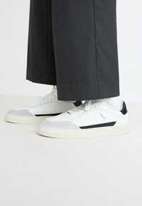 CPH253 X TONI GARRN - Zapatillas - white/grey