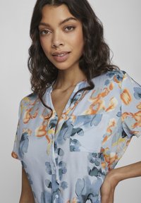 VILA KURZÄRMELIGES - Abito a camicia - kentucky blue