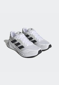adidas Performance QUESTAR 2 - Katujuoksukengät - cloud white/core black/grey one