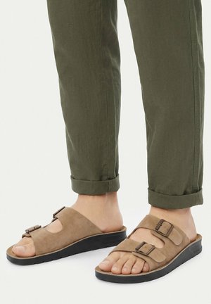 Lasocki, LASOCKI MEN'S FLIP-FLOPS BEIGE - Mules - beige