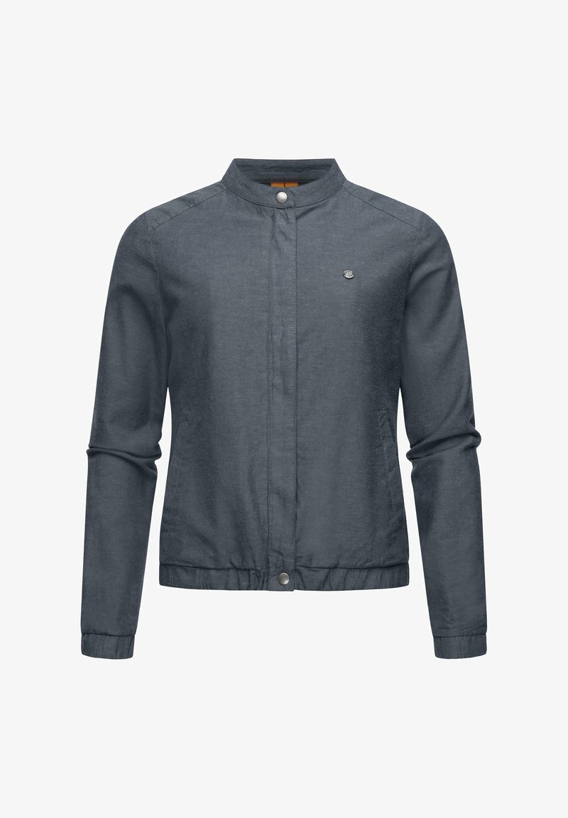 Męska ciemnoszara kurtka z stójką, zapięciem na napy z przodu, elastycznym paskiem w talii oraz bocznymi kieszeniami. Posiada delikatne logo na klatce piersiowej.