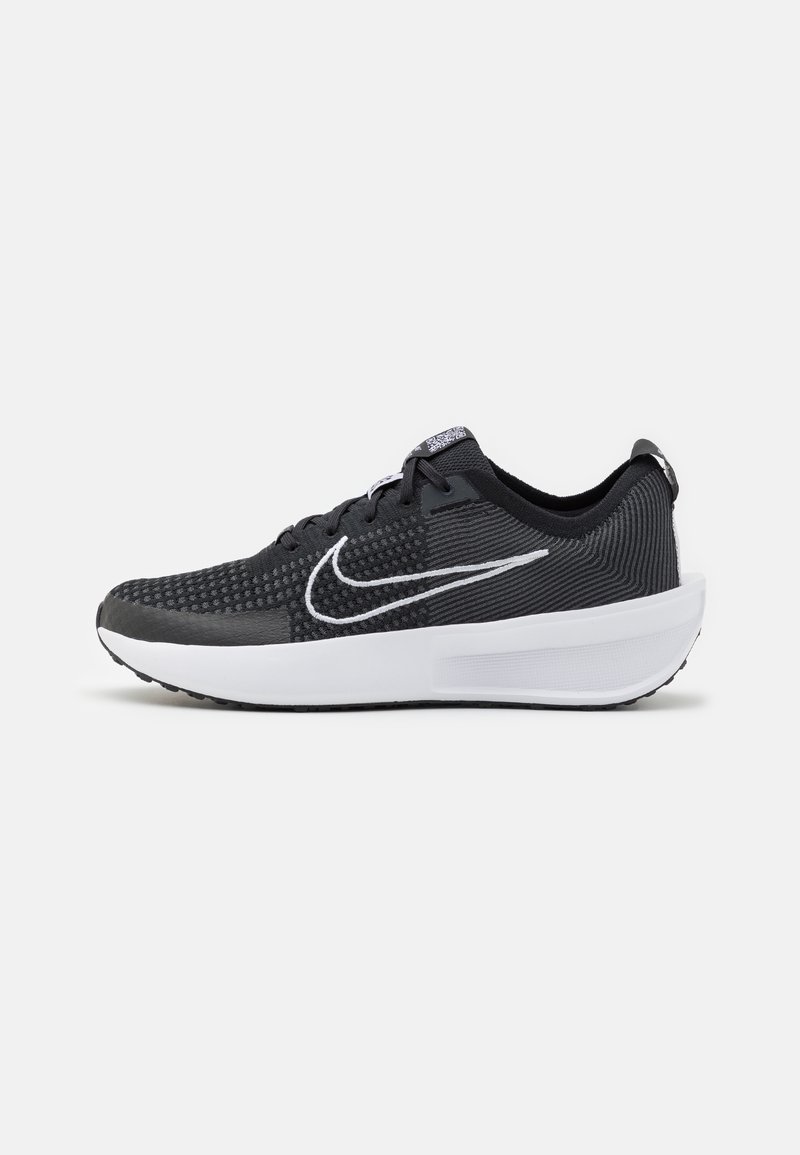 Nike Performance INTERACT RUN - Chaussures de running - black/white/anthracite