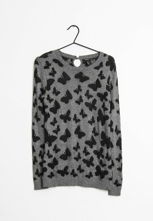 Maglione grigio con motivo di farfalla nera, collo rotondo e dettaglio con apertura a chiave sul retro. Polsini e orlo a costine. Realizzato in materiale a maglia testurizzata.