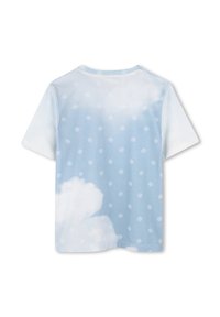 Lichtblauw T-shirt met korte mouwen met een patroon van wolken en stippen, gemaakt van zachte stof, met een relaxed fit en een ronde hals.