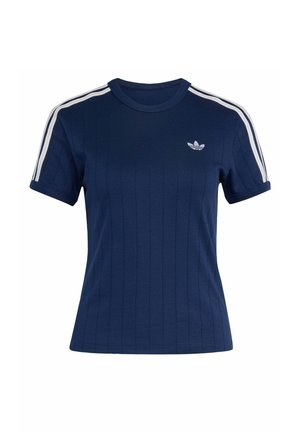 T-shirt de sport bleu marine à manches courtes avec trois bandes blanches sur les épaules et petit logo Adidas trefoil blanc sur la poitrine.