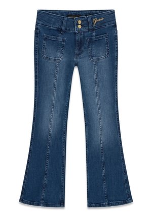 Jeans a zampa di colore blu scuro con tasche a toppa frontali, chiusura con doppio bottone e logo "Guess" ricamato in oro sulla cintura.