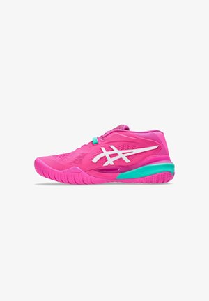 Scarpa sportiva rosa brillante con logo bianco e accento turchese sul tallone, progettata per lo sport con suola texturizzata e tomaia in mesh.