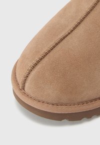 UGG TASMAN II - Mules - rocky oak