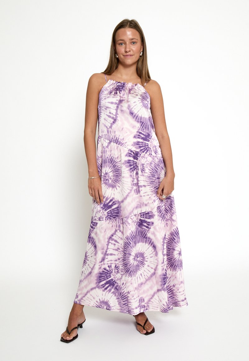 Robe maxi tie-dye longue, violette claire, avec des motifs circulaires, des bretelles ajustables et une coupe ample. Fabriquée en tissu doux avec une texture fluide.