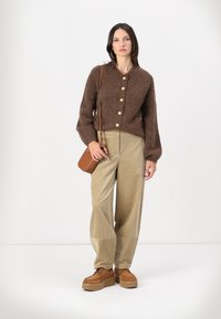 Rue de Femme NEW LEONORA - Vesta na kopčanje - bitter chocolate