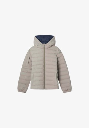 Giacca imbottita grigia chiara con cappuccio, caratterizzata da cuciture orizzontali, zip frontale, tasche laterali e rivestimento interno blu.