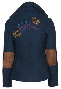 Giacca in misto lana blu navy con cappuccio, caratterizzata da toppe in suede marrone sui gomiti e un design floreale ricamato con il testo "Guarda questo Arcobaleno."
