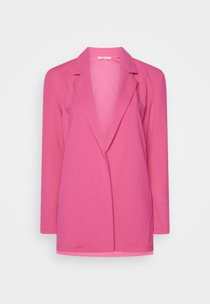 Blazer rose pour femmes avec manches longues, devant ouvert et col à revers cranté, présenté sur un fond blanc uni.