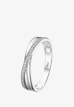 Bague en argent avec un bandeau lisse et arrondi, ornée de deux lignes entrelacées et d'une rangée de petites pierres précieuses claires le long d'un bord.