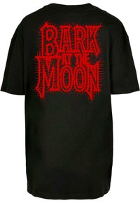 Juodas marškinėliai su ryškiu raudonu, dygliuotu užrašu "BARK AT THE MOON" nugaroje, pagaminti iš minkštos medžiagos ir laisvo kirpimo.