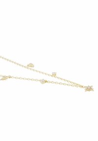 Guldhalsband med en delikat kedja och stjärn- samt geometriska former, dekorerat med små klara stenar för extra detaljer.