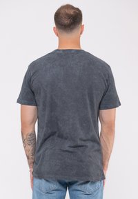 Paradiso Clothing DISTURBED RIVETED DIP DYE MINERAL WASH - Print T-shirt - grey