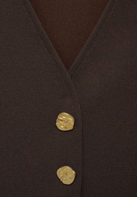 Vesta - brown