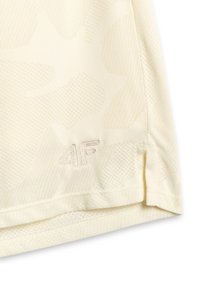 Tissu beige clair avec des motifs texturés subtils et un petit logo "4F" cousu près de l'ourlet et de la fente latérale.
