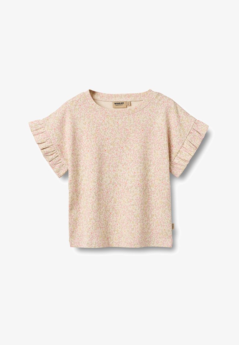 Camicia rosa a maniche corte con motivo floreale per bambino piccolo, con maniche arricciate e scollo rotondo, distesa su uno sfondo bianco.
