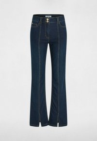 Jeans a zampa d'elefante blu scuro realizzati in denim, con chiusura a bottoni dorati, dettagli di doppia cucitura e fessure laterali sui polsini.