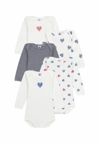 Fem langermede bodysuits med en blanding av design: hvite med røde og blå hjerte motiver, og med marineblå stripemønster. Laget av bomull.