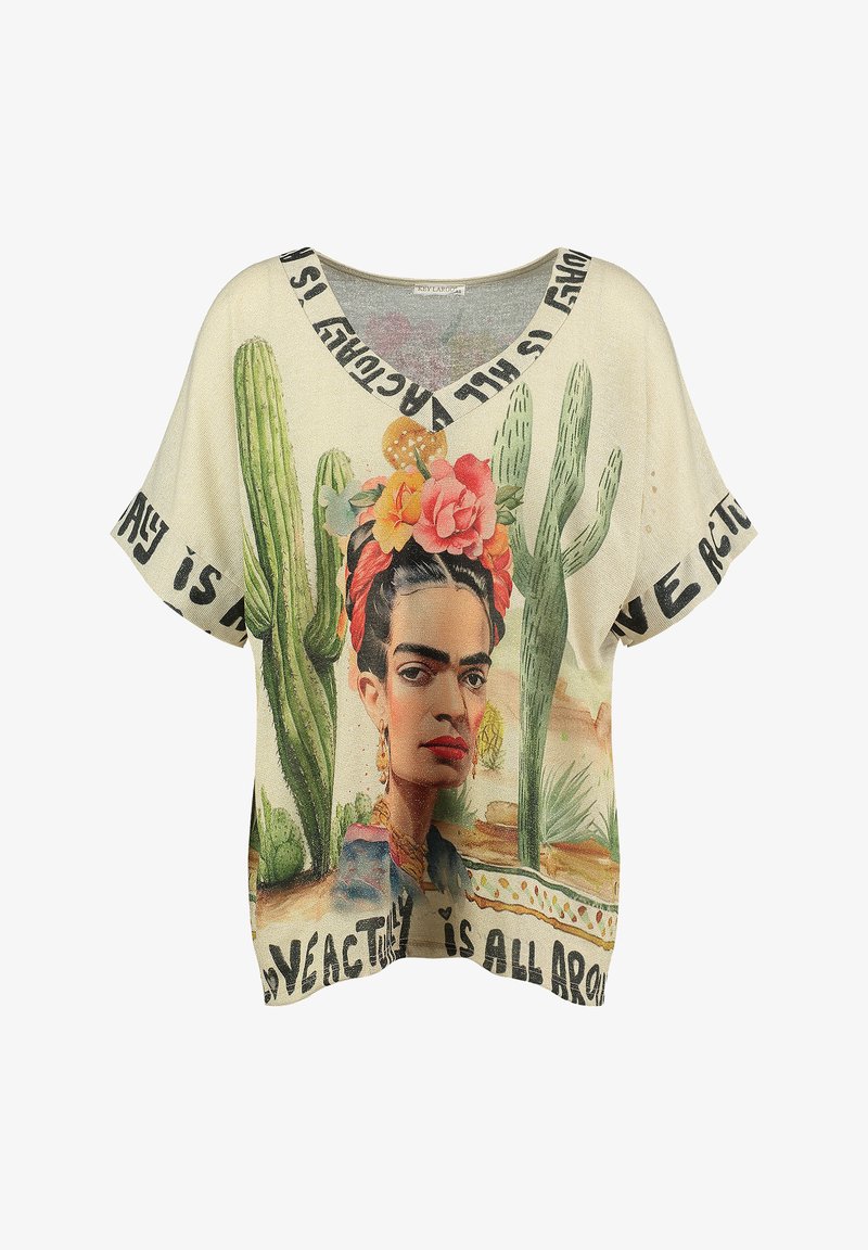 Kurzarm-Creme-T-Shirt mit einem bunten Druck einer Frau mit Blumen im Haar, Kakteen und dekorativem Text um den Halsausschnitt.