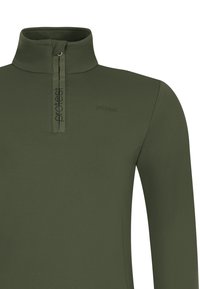 Olijfgroene half-zip pullover met een hoge kraag, met een gladde textuur en een subtiel logo aan de linkerkant.