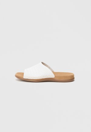 Weiße gewebte Pantolette mit einem Obermaterial aus strukturiertem Stoff und einer tannfarbenen, gepolsterten Sohle, die einen einfachen offenen Zehenbereich und ein minimalistisches Design aufweist.