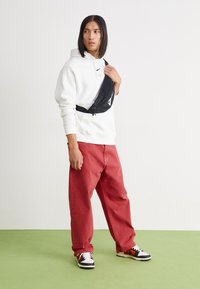 Nike Sportswear HOODIE - Sportinis megztinis - white