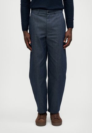 CURVED LEG PANT - Široke kavbojke - blue