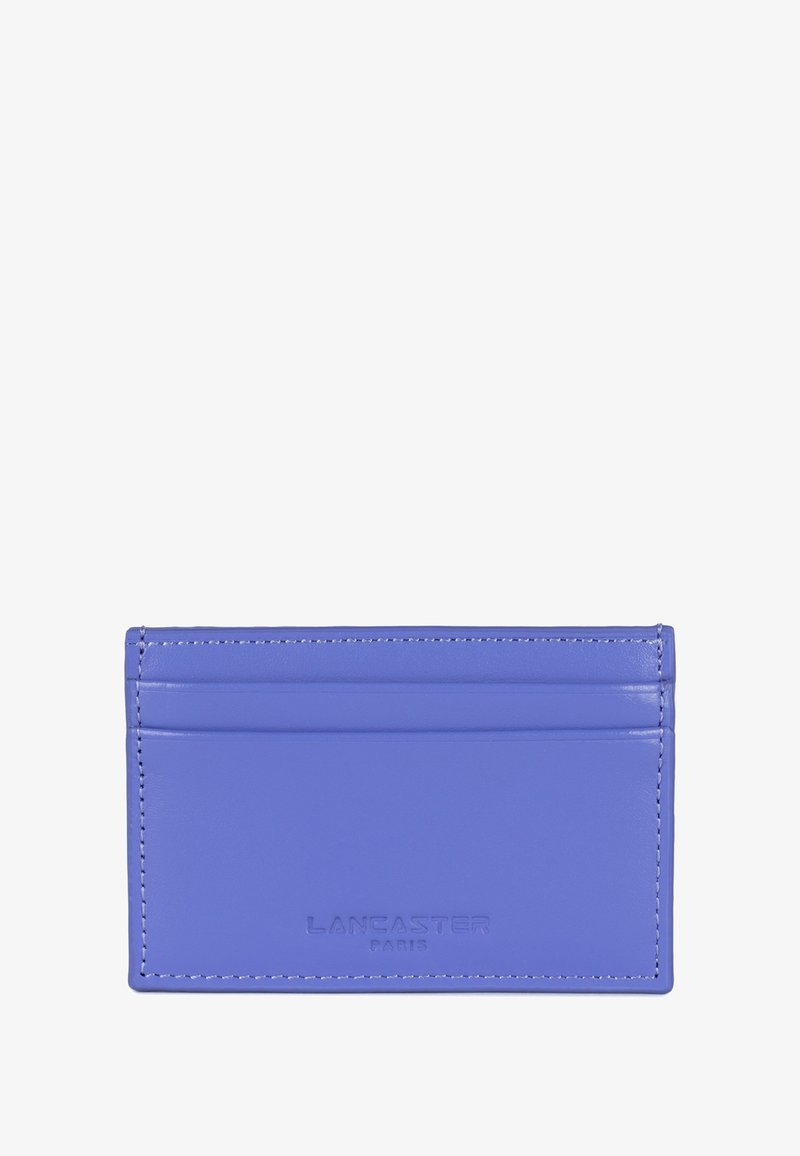 Portafoglio in pelle viola con quattro slot per carte, logo impresso e cuciture a contrasto per resistenza e stile.