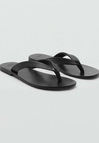 Mango Sandály s odděleným palcem - black