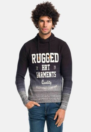 Svijetlosivi i crni gradijentni dukserica s natpisom "RUGGED HRT GARMENTS" ispisanim bijelom bojom, s visokim ovratnikom i teksturiranim pletenim dizajnom.
